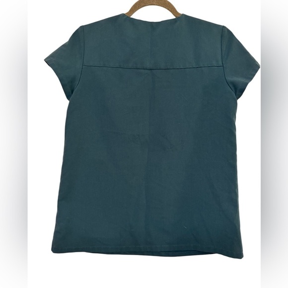 FIGS Technical Collection Scrub Top XS - Picture 2 of 3